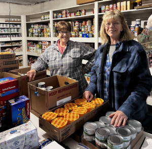 Volunteers help at local food pantry